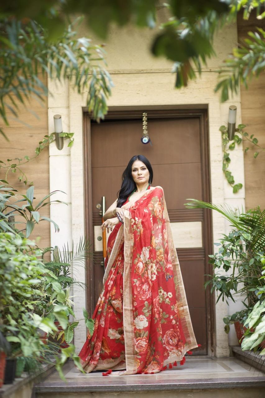 Scarlet Rhapsody Floral Linen Saree with Zari Border