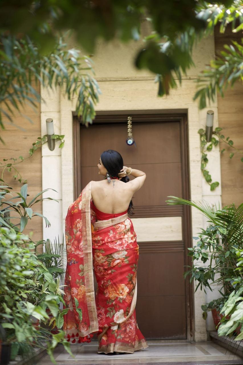 Scarlet Rhapsody Floral Linen Saree with Zari Border