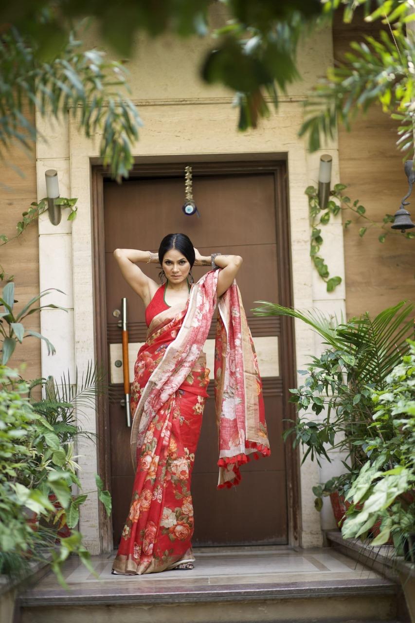 Scarlet Rhapsody Floral Linen Saree with Zari Border