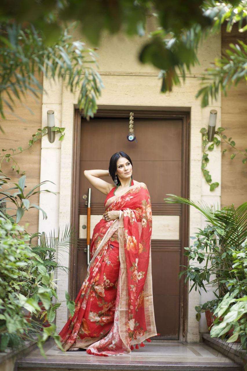 Scarlet Rhapsody Floral Linen Saree with Zari Border